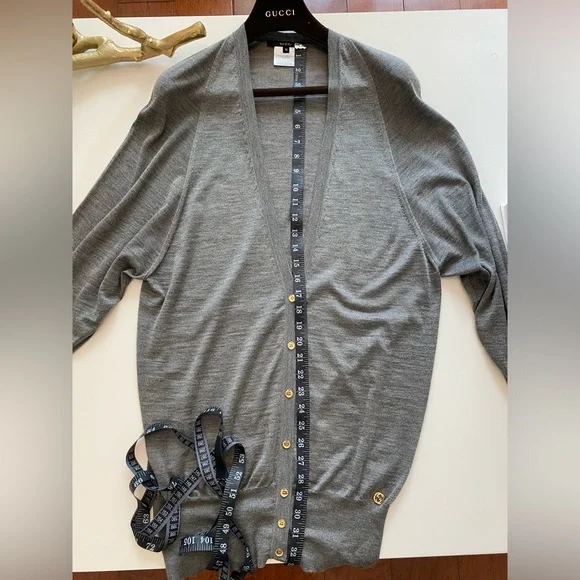 Gucci cashmere, silk and wool cardigan with gold designer buttons and gold logo. - Picture 11 of 16